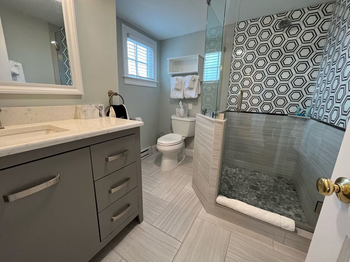Bathroom 4, Shore Haven Inn, Barnstable