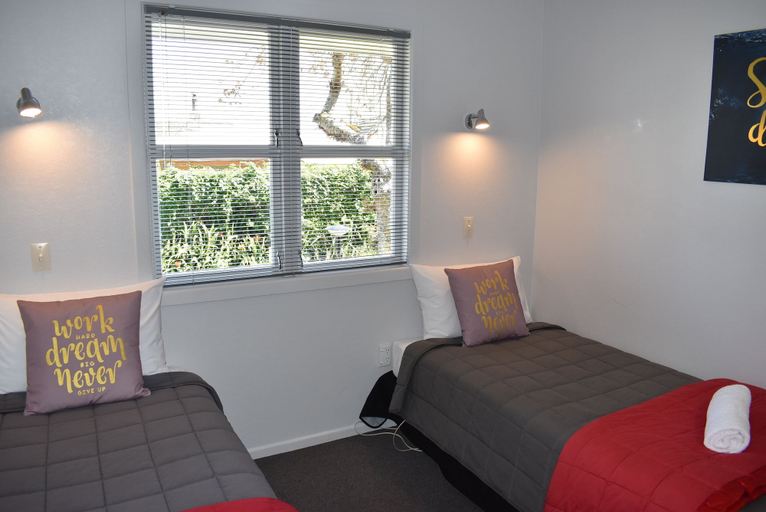 Bedroom 2, Coastal Motor Lodge, Thames-Coromandel
