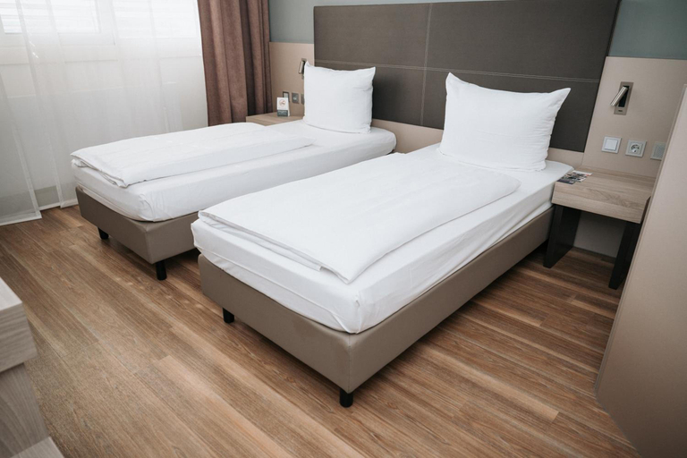 Bedroom 4, Feringapark Hotel by Coffee Fellows Hotels, München