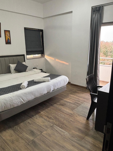Room 3, Sunny Executive Satara, Satara