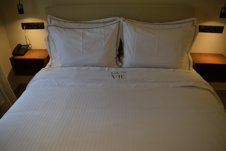 Others 4, La vie luxury suites, Attica