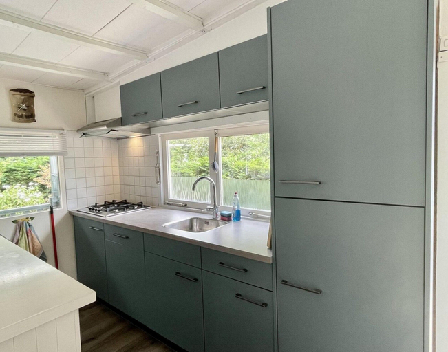 Private kitchen 3, Furnished Chalet in Sint Maartenszee, Zijpe