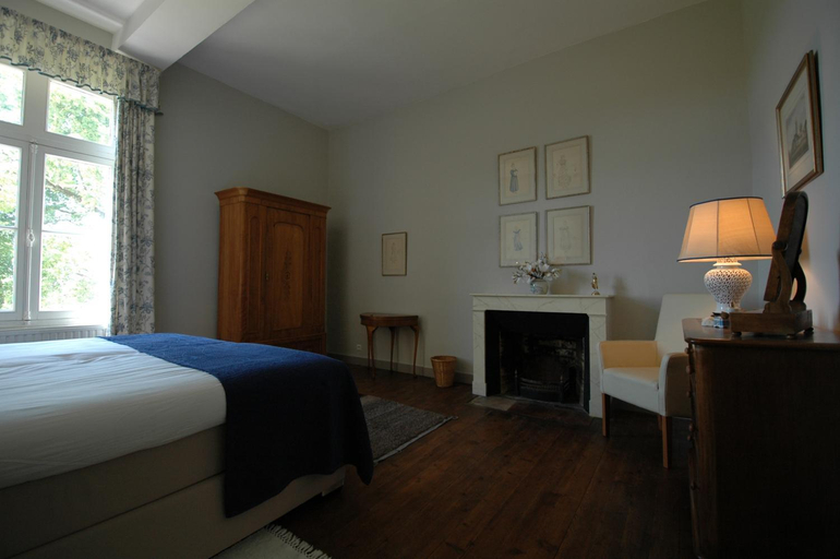 Bedroom 2, Chateau Le Tour - Chambres d'Hotes, Dordogne