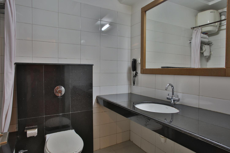 Bathroom 4, Hotel The Grand Chandiram, Kota