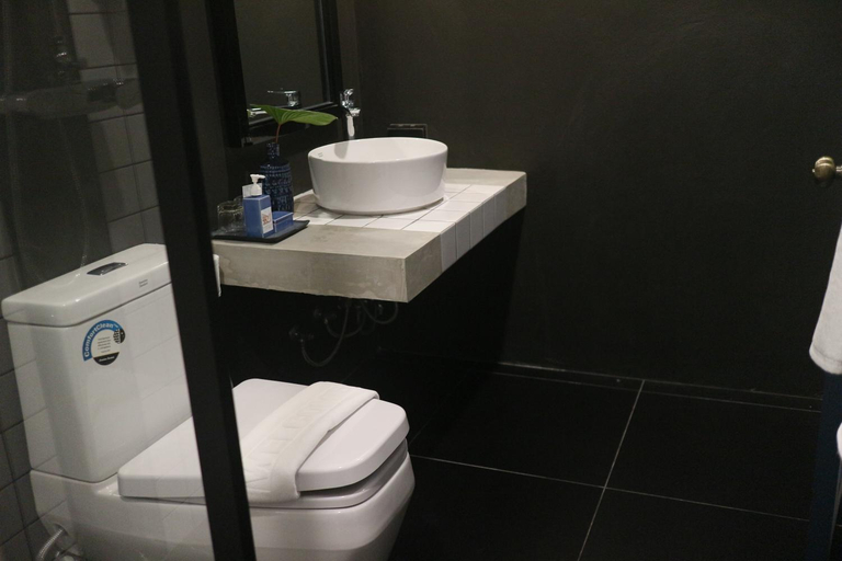 Bathroom 5, Hua Hin Habitat Hotel, Hua Hin