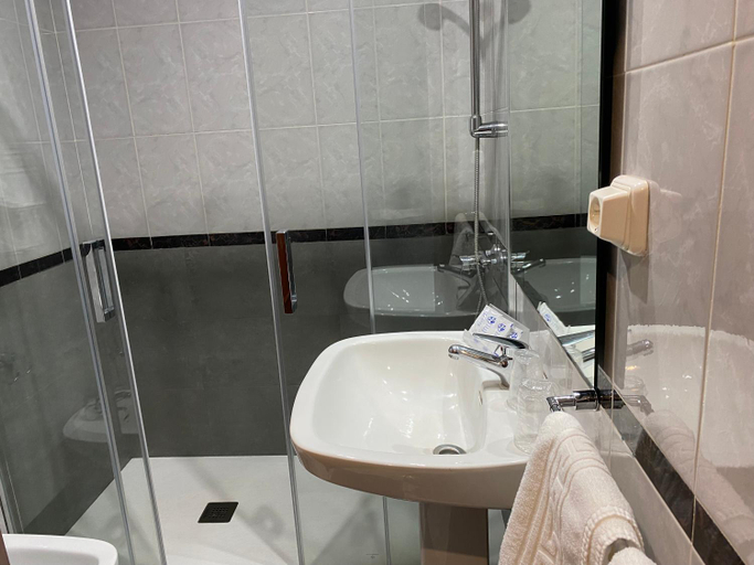 Bathroom 3, Hotel godisa, Ciudad Real