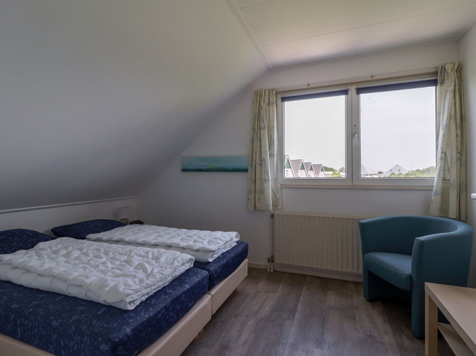 Room 2, Semi-detached Bungalow on Open Water, Wûnseradiel