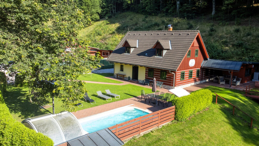 Exterior 5, Villa in Rudnik With Pool & Sauna Retreat, Trutnov