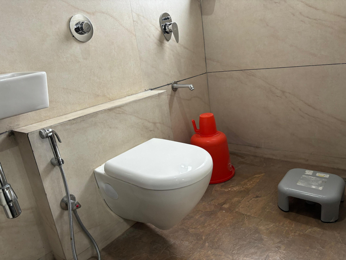 Bathroom 5, Sunny Executive Satara, Satara