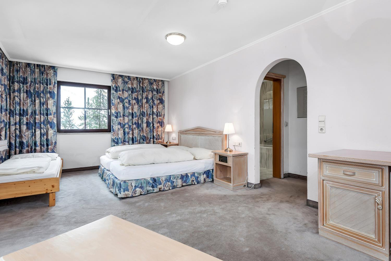 Bedroom 2, Heart Hotel Sylvia, Landeck