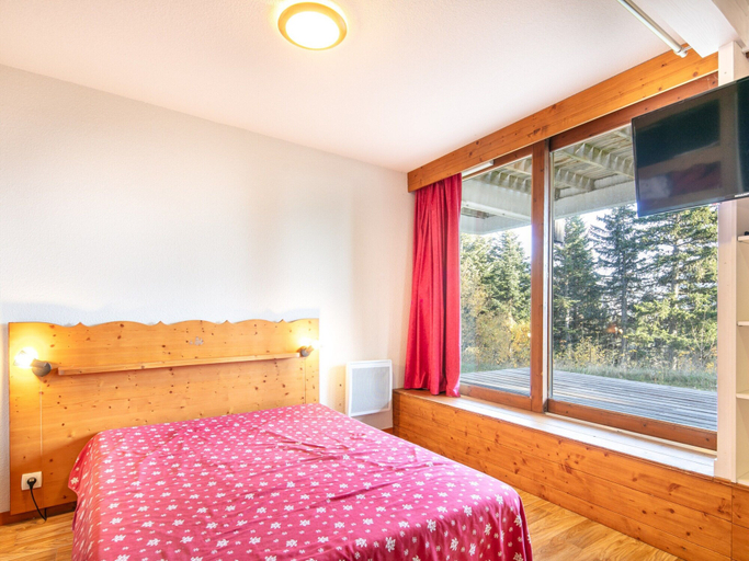 Room 5, Serene Alpine Stay for 6 Guests, Isère