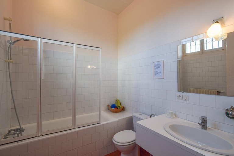 Bathroom, Domaine de Laguneaussan, Gironde