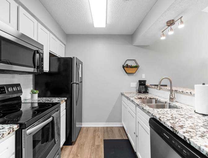 Others 5, Quittin' Time Stay for 6 With Golf Course Views & Resort Amenities, Taney