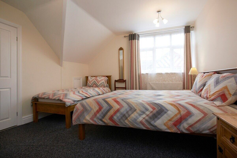 Room 2, Vas's York House, York