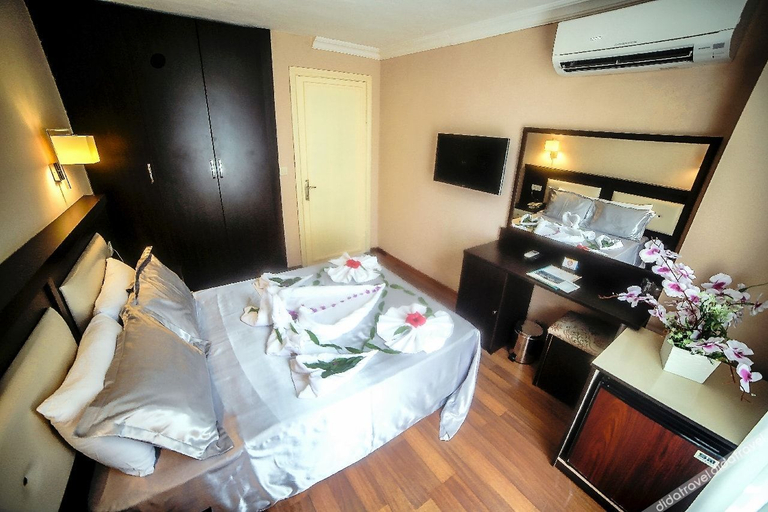 Bedroom 2, Mira Meridia Beach Hotel, Manavgat