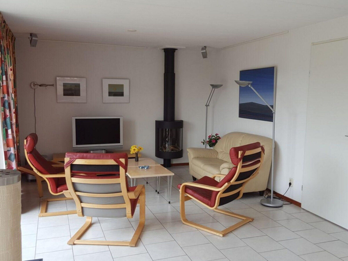Primary image 2, Bungalow for 6 People, Near the Beach, Zijpe
