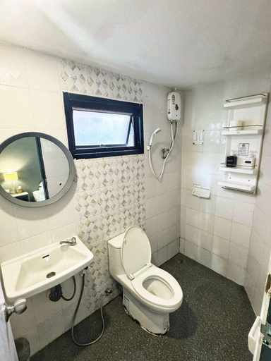 Bathroom 2, Phi Phi Inn, Mueang Krabi