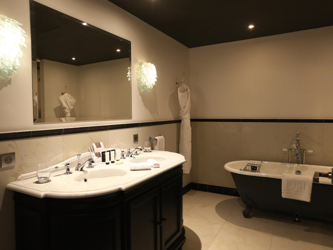 Bathroom 5, Domaine de Manville Hotel, Bouches-du-Rhône