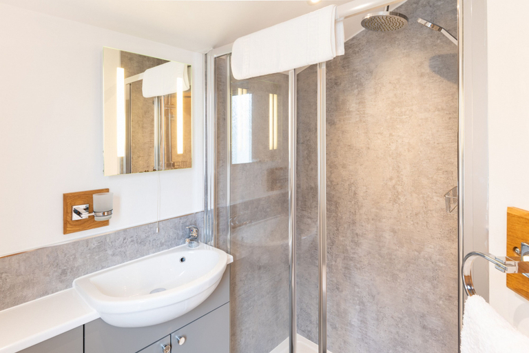 Bathroom 2, Seaside 3Bd Retreat With Balcony & Stunning Views, Devon