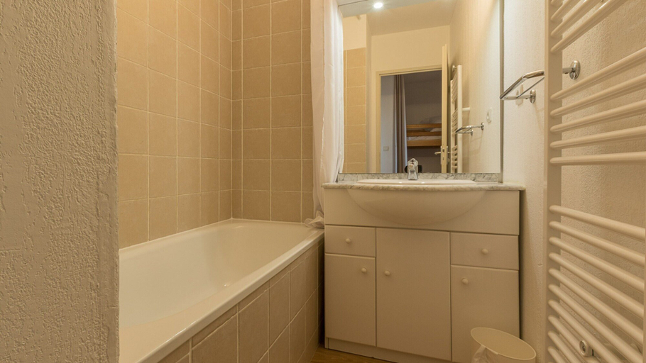 Bathroom, Sunny Mountain Retreat, Hautes-Alpes