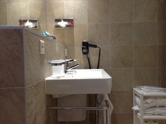 Bathroom 2, Auberge du Raisin, Lavaux-Oron