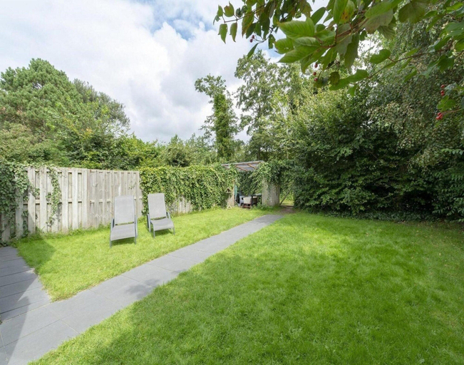 Garden, Beautiful, Modernly Furnished Bungalow at Walking Distance From the Beach, Zijpe