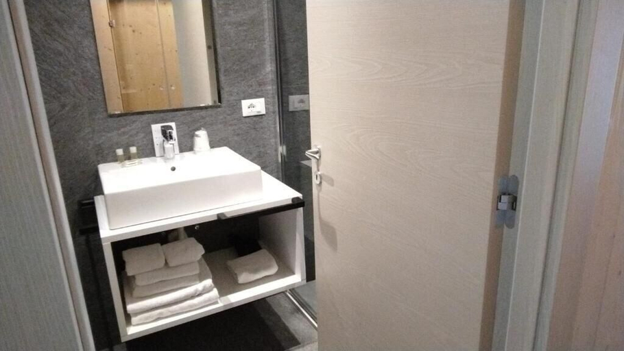 Bathroom 4, Agriturismo Margone, Trento