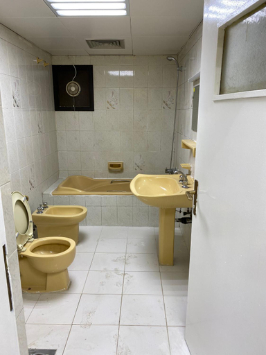 Bathroom 4, Hostel 08 k h For men only, Abu Dhabi City