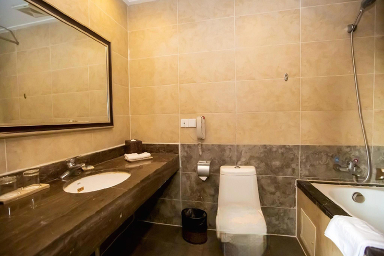 Bathroom 3, Qingdao Dale Garden Hotel, Qingdao