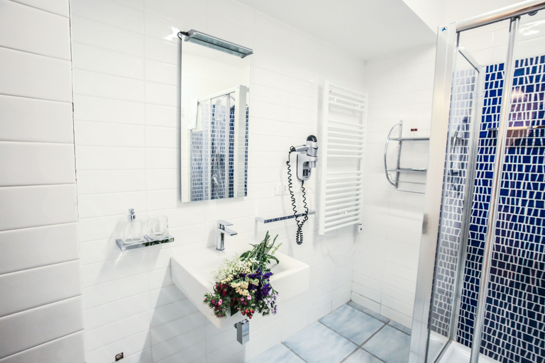 Bathroom 3, Il Viaggiatore Gaeta Medievale B&B, Latina