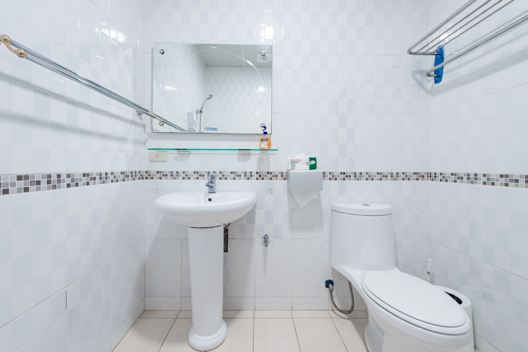 Bathroom 4, Chanthy Anson, Taitung
