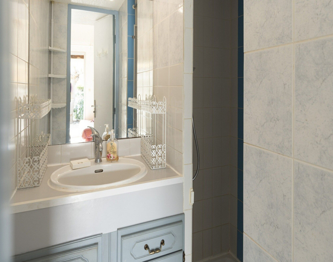 Bathroom 5, Coastal Comfort for Families, Hérault