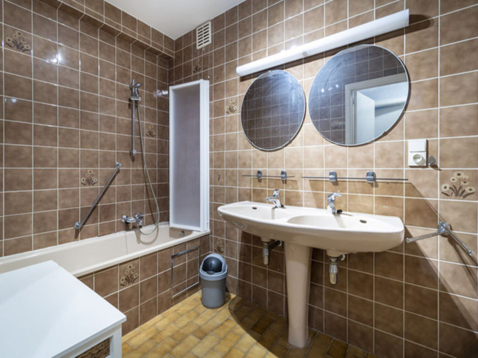 Bathroom, Apartment in Middelkerke Near Beach & Casino, West-Vlaanderen