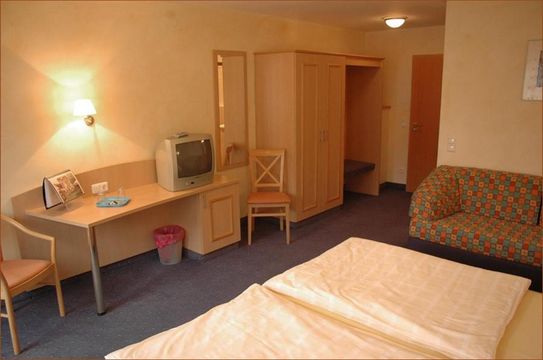 Bedroom 5, Gasthaus Gruner Baum, Main-Tauber-Kreis