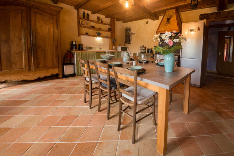 Dining 4, Pretty Charming House Near the Beach, Finistère