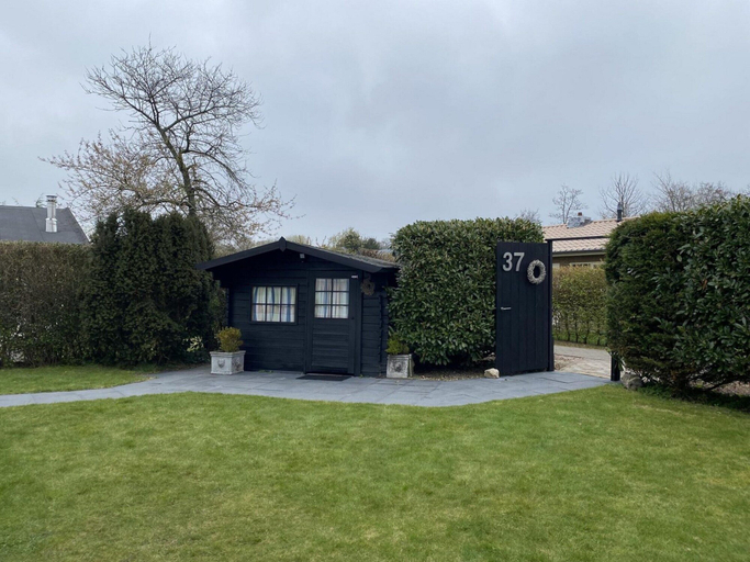 Garden 5, Lovely Holiday Bungalow With Garden, Zijpe