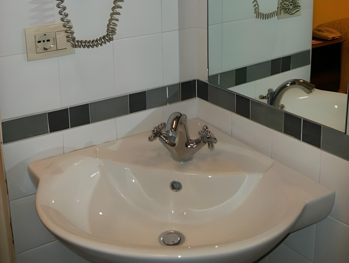 Bathroom 3, MIRAMARE, Genova