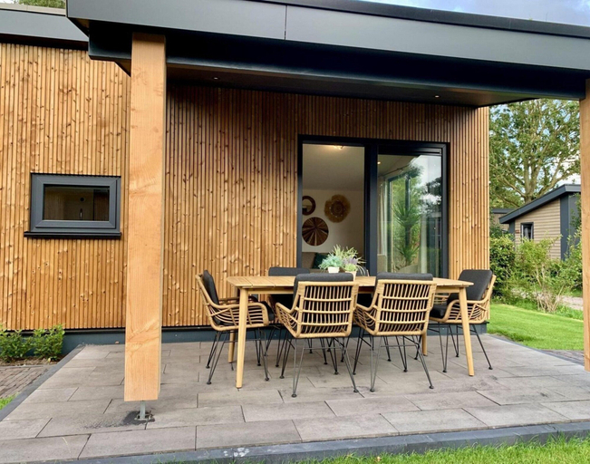 Balcony 3, Pleasant Chalet With Veranda, Zijpe