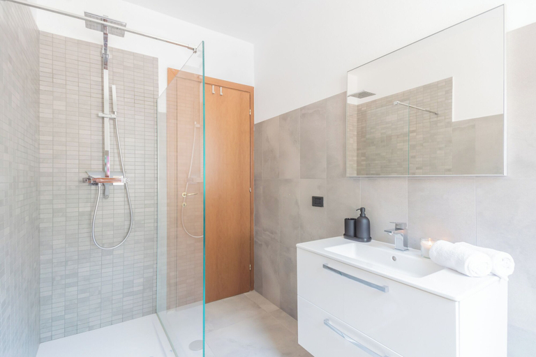 Bathroom 3, Harmony on the Lake by Rent all Como, Como