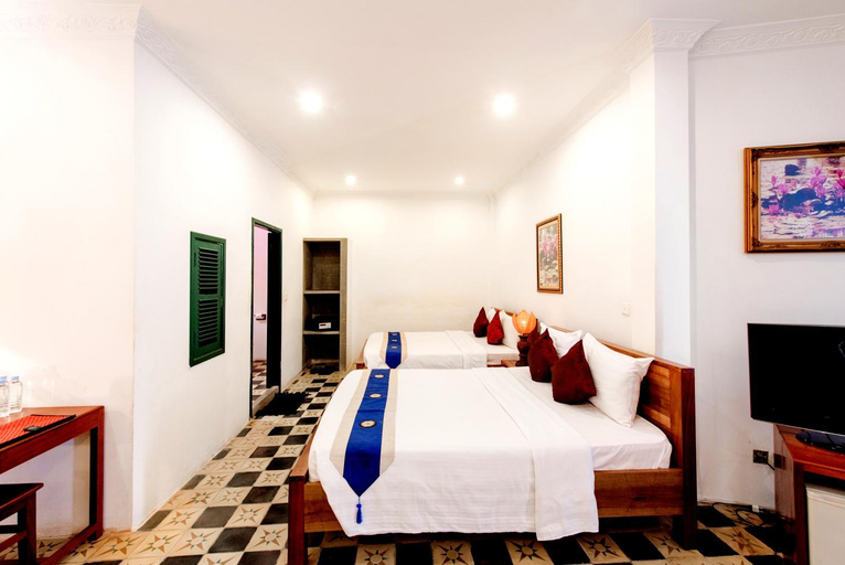 Bathroom 4, Residence Wat Damnak, Siem Reap