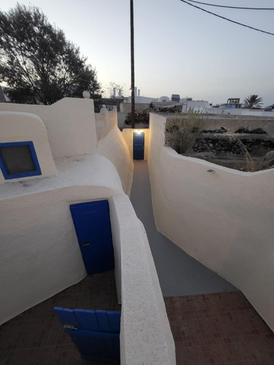 Others 5, Cave Houses Mesaria, South Aegean