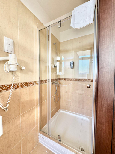 Bathroom 2, Rooftop City Residence, Budapesti