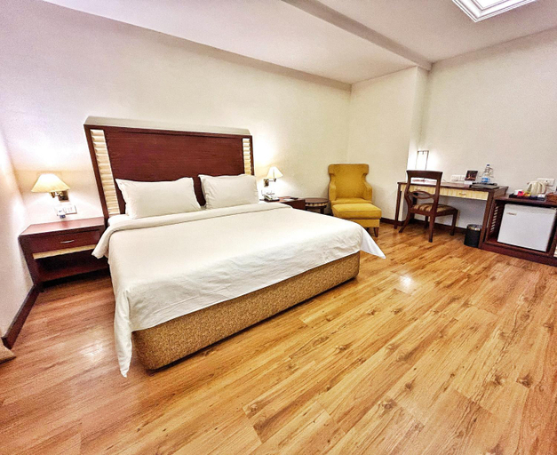 Others 5, The Residency, Karur