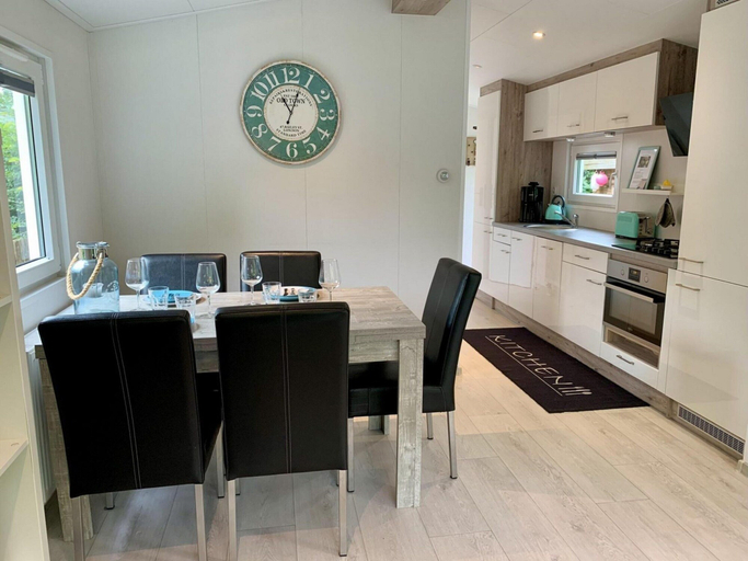Dining 4, Furnished Chalet in Sint Maartenszee, Zijpe