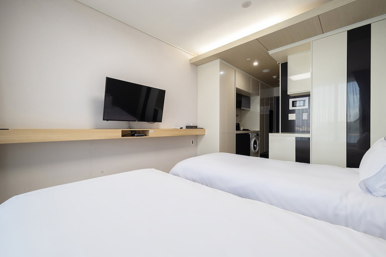 Bedroom 2, Ocean Soleview Hotel, Jung