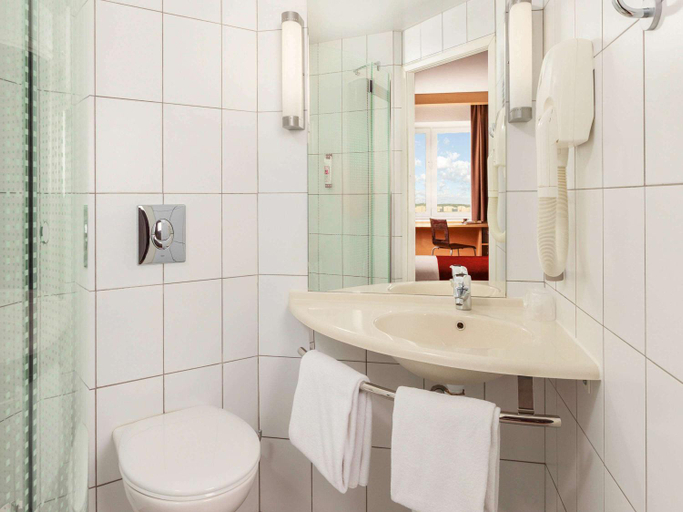 Bathroom 2, Ibis Nizhniy Novgorod, Nizhniy Novgorod gorsovet