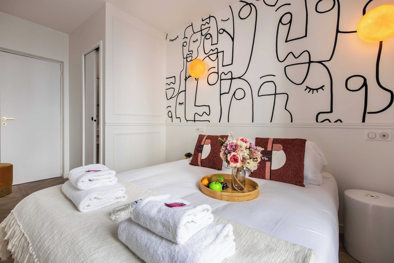 Room 3, Intimate private room - 2P- Pigalle/Moulin Rouge, Paris
