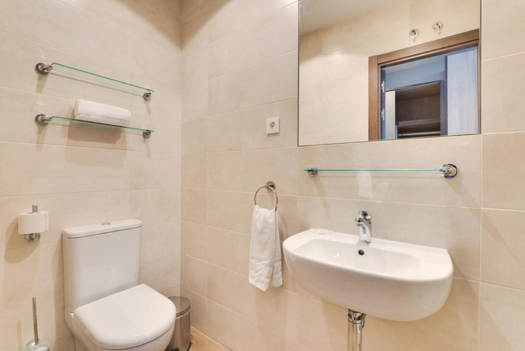 Bathroom 5, Livensa Living Studios Malaga Feria, Málaga