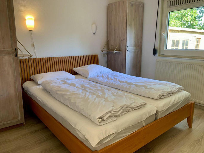 Room 3, Sunny Garden Retreat Bungalow, Zijpe