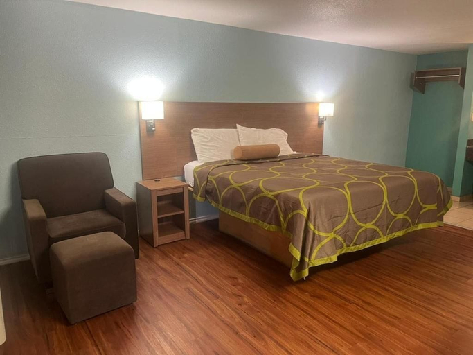 Room 5, Sun Motel, Bexar